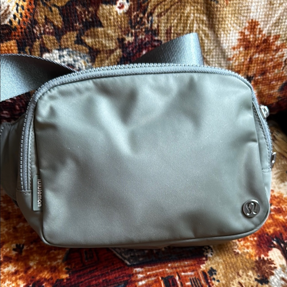 lululemon athletica  beltBag
